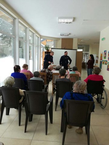 "Bezpieczny Senior" - czyli spotkanie z policjantami